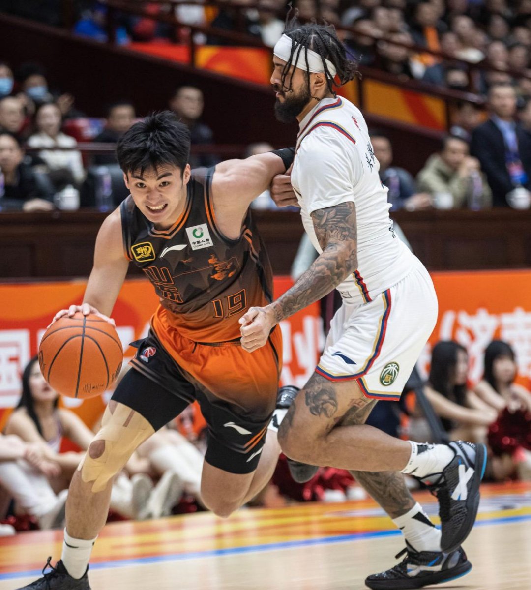 CBA常规赛赛程吃紧，尤文图斯清晨豪取连胜，压力陡增，纪律约束更严格