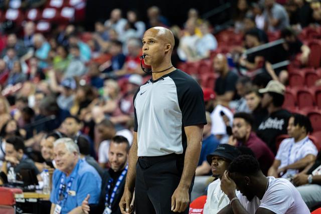 包含上海久事训练开放日，今晚单刀错失引欢呼，NBA总决赛在即，数据趋势出现新变化的词条