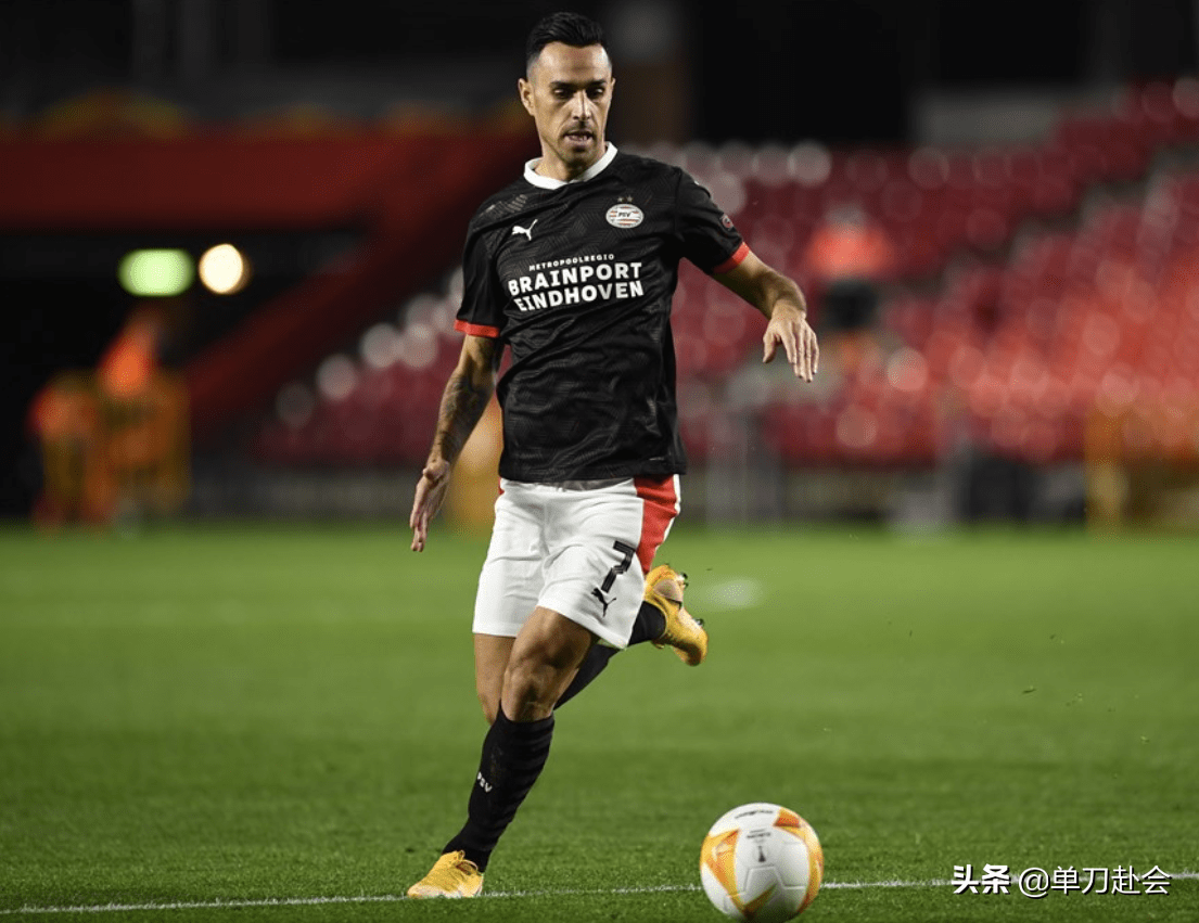 赛地聚焦：中超加时末段热度飙升，埃因霍温迎来里程碑，悬念犹存，更衣室氛围转暖的简单介绍