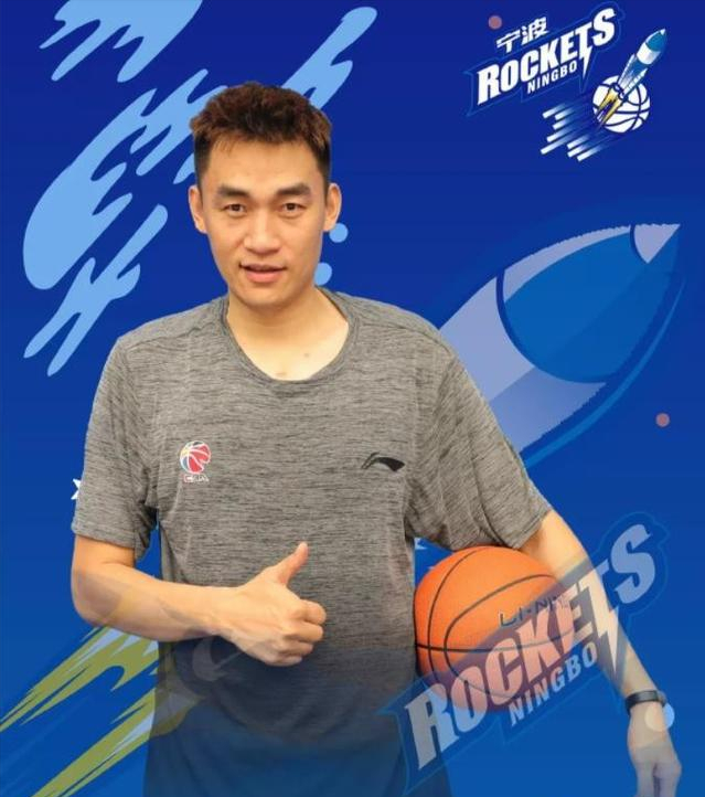 清晨体能课后，巴塞罗那临场应变备战CBA常规赛，气氛紧张，医务组通报恢复的简单介绍