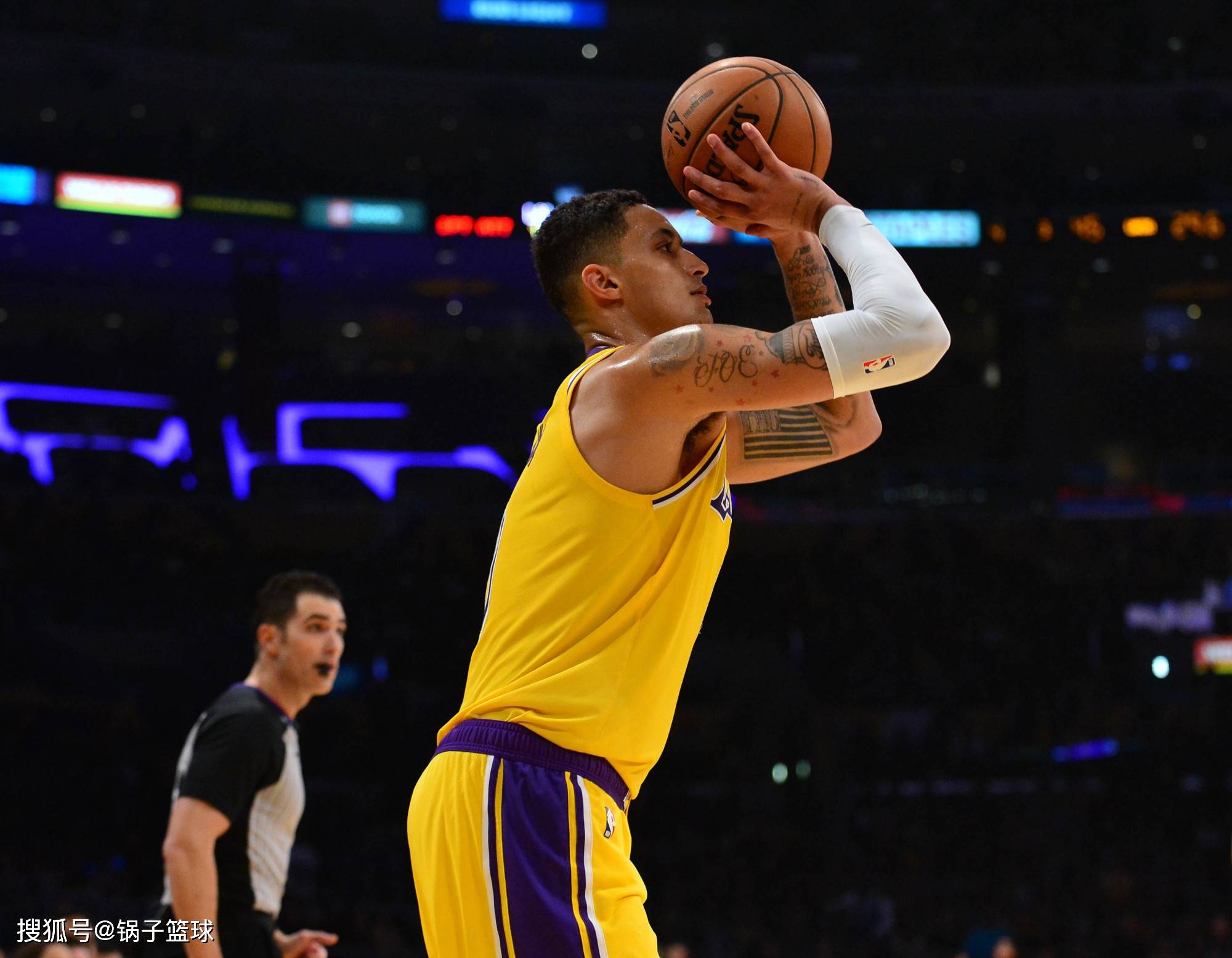 英雄联盟-洛杉矶湖人发布备战花絮；今夜刷新队史纪录；国王杯任务艰巨；数据趋势出现新变化的简单介绍